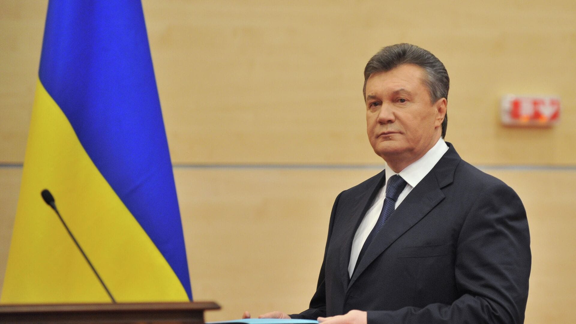 ЕС ввел новые санкции против Януковича и его сына за поддержку российского военного вторжения в Украину 