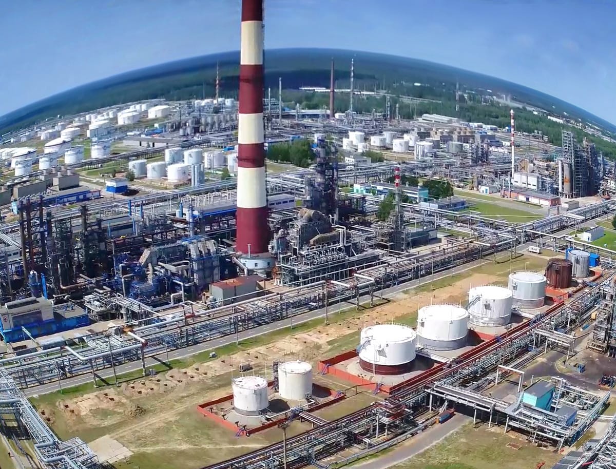 Беларусь в октябре почти в 50 раз увеличила поставки бензина в Россию на фоне украинских ударов по НПЗ