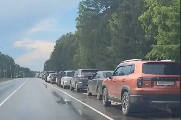 В Иркутской области ввели режим повышенной готовности из-за топливного кризиса. Очереди на АЗС будут патрулировать МВД и Росгвардия