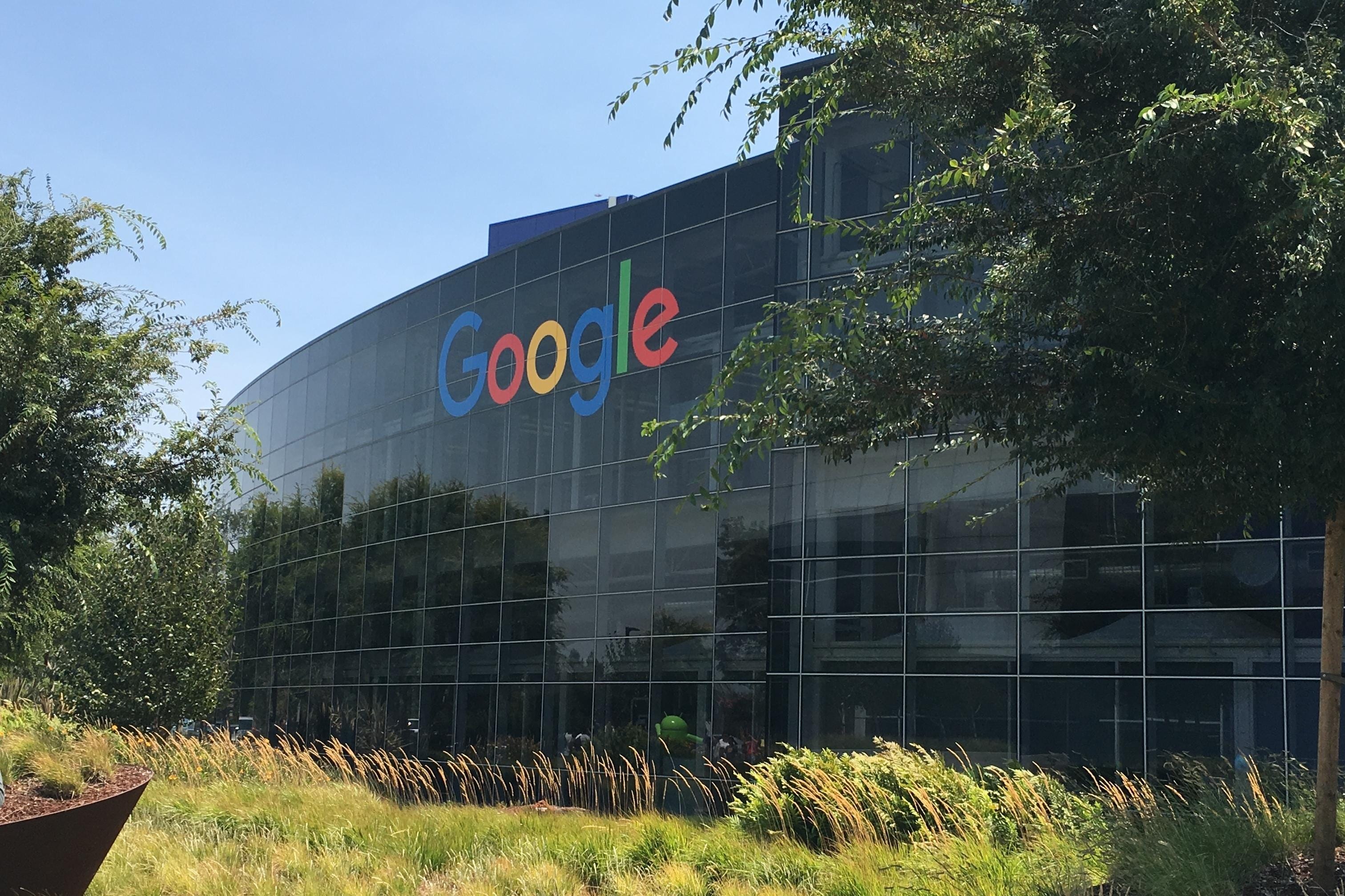 Google впервые после выхода на биржу потратила за квартал больше денег, чем заработала, из-за расходов на AI