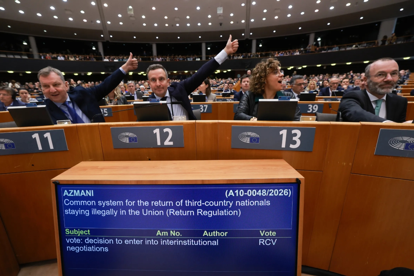 Члены правой коалиции в Европарламенте не скрывали радости, продавив новый Регламент о возвращении мигрантов