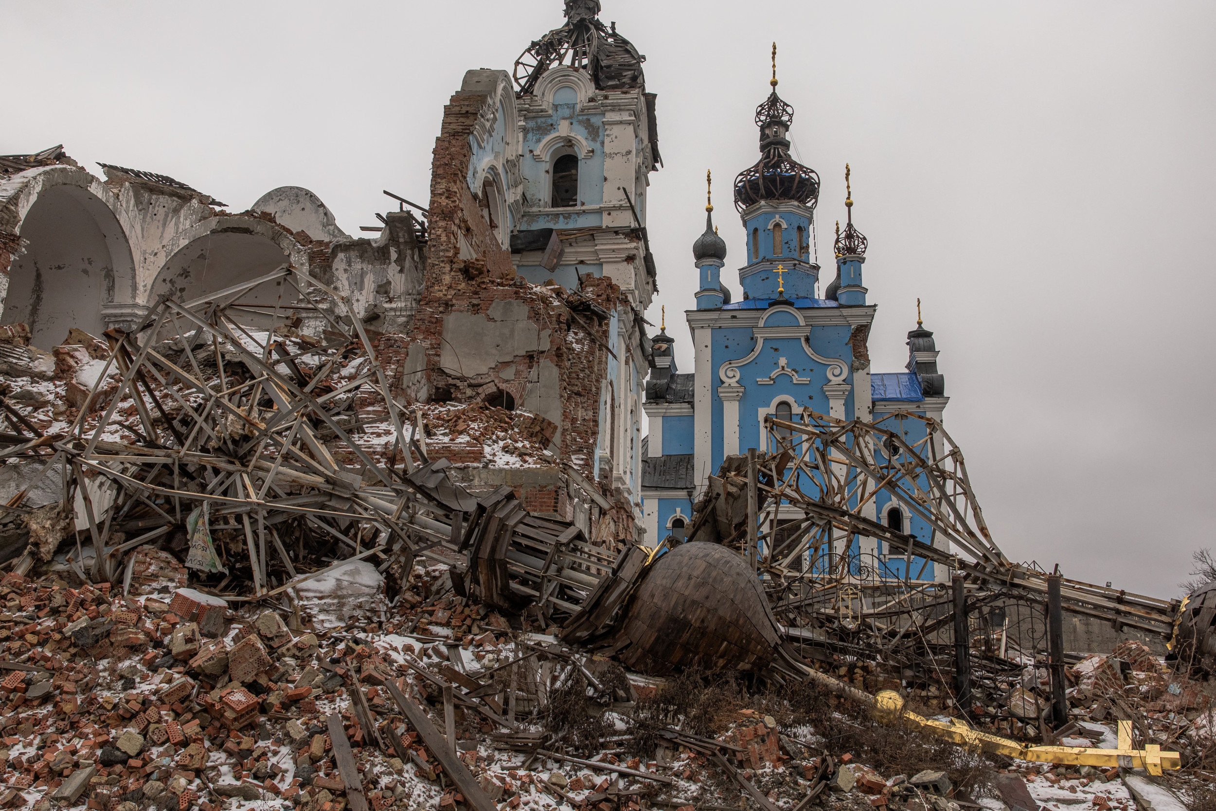 Разрушенная православная церковь в селе Богородичное Донецкой области