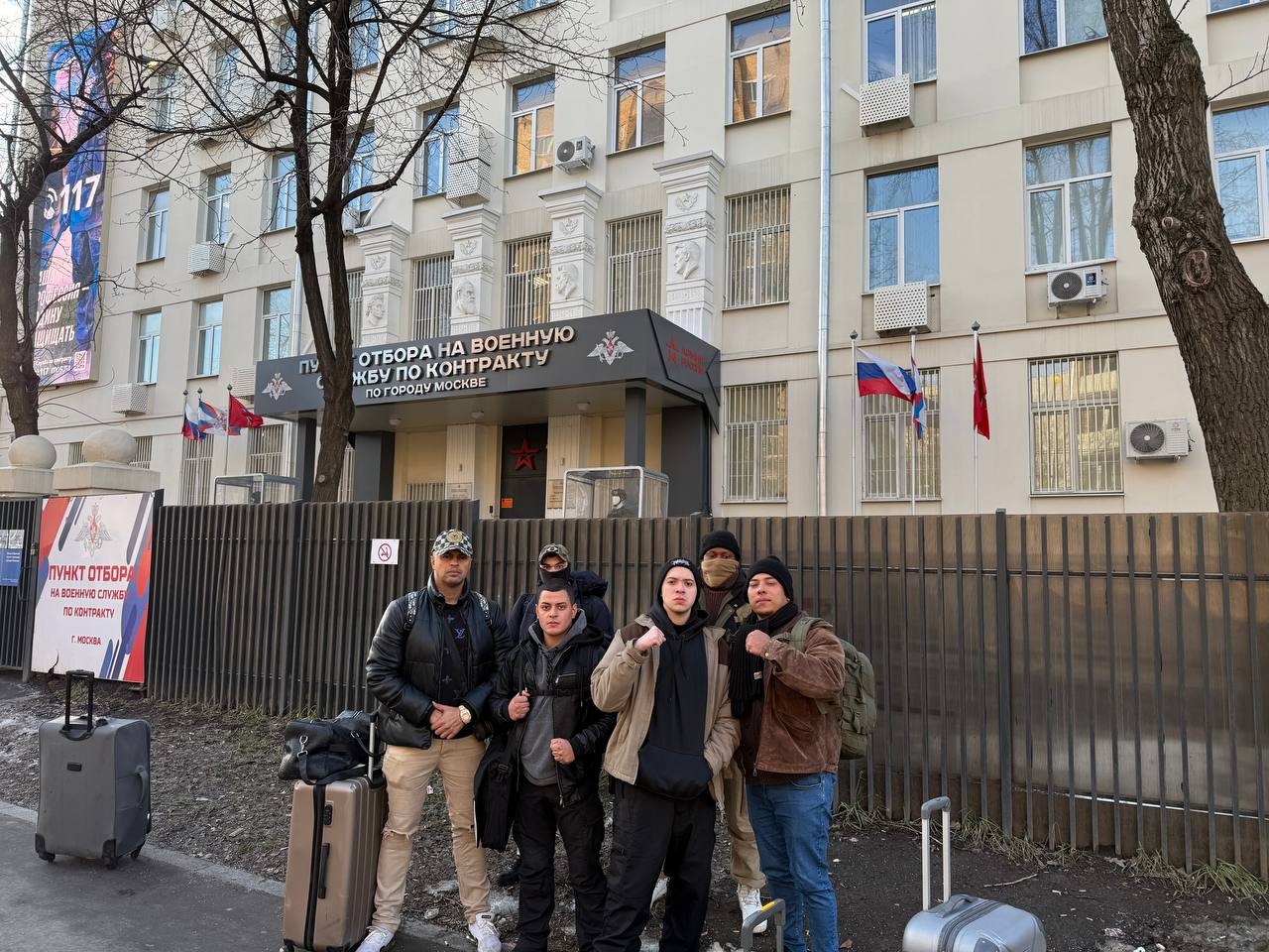 Мошенники с новобранцами в пункте отбора в Москве