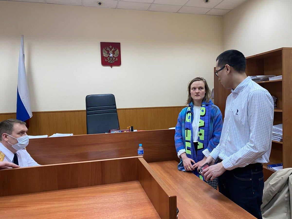 Суд оставил фигурантке дела DOXA защитника по назначению в нарушение закона об адвокатуре