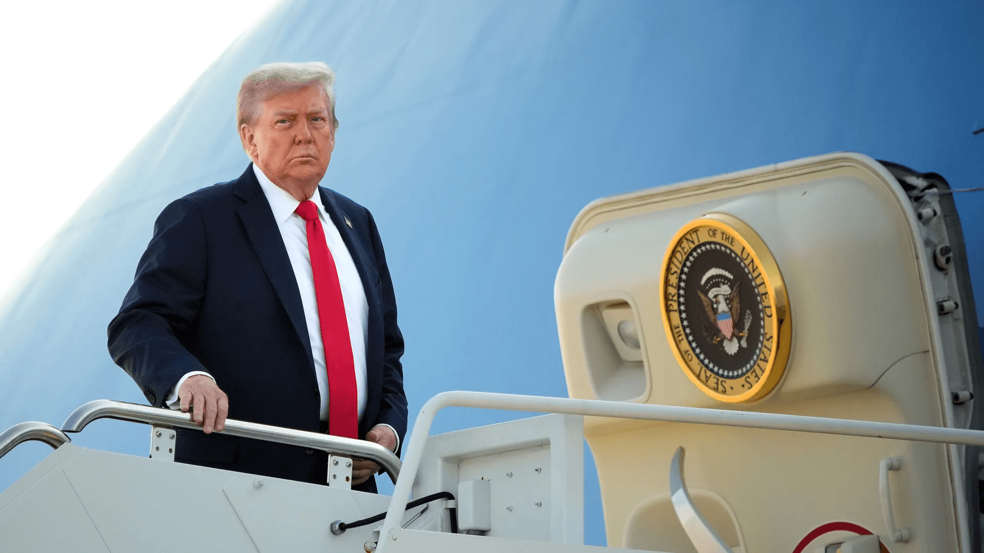 Трамп хочет провести трехсторонний саммит с участием Путина и Зеленского уже 22 августа — СМИ