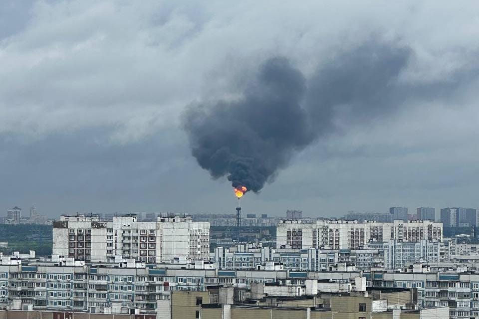 Беспилотники атаковали Москву. Горит НПЗ в Капотне
