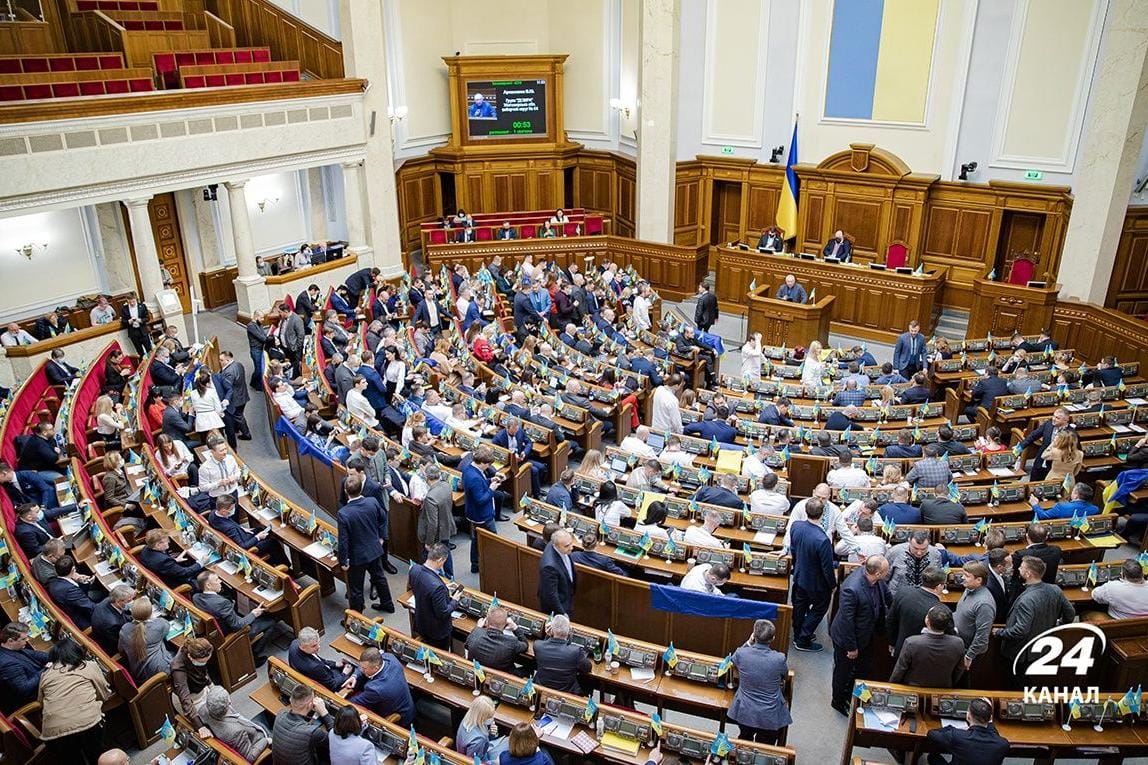 Отставка Фёдорова, протесты и конфликт с Генштабом. Что происходит с перестановками в украинской власти. Хронология